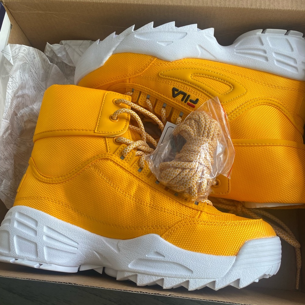 Fila Disrupter Ballostic high top sneaker boot sz 8 Yellow